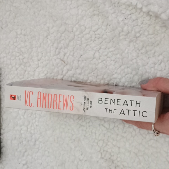 V.C.Andrews Bundle - Picture 4 of 9